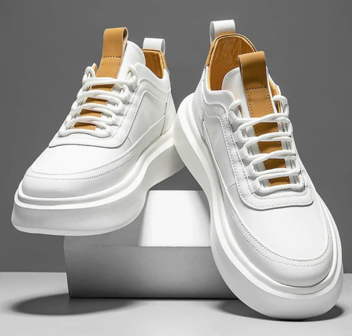 Stijlvolle witte herensneakers met veters voor dagelijks comfort. Modieus, lichtgewicht en ademend.