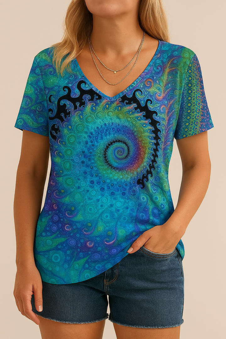 Modieus Hoymans dames retro t-shirt met V-hals en levendige opvallende print. Korte mouwen voor een stijlvolle zomerlook.