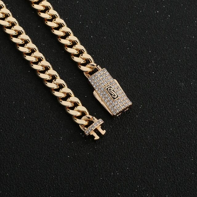 Duurzame dames sieradenset van roestvrijstaal: waterbestendige ketting, armband en ring. Tijdloos geschenk.