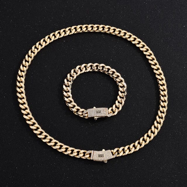 Dames roestvrijstalen sieradenset: elegante ketting, armband en ring. Duurzaam & waterbestendig juweel.