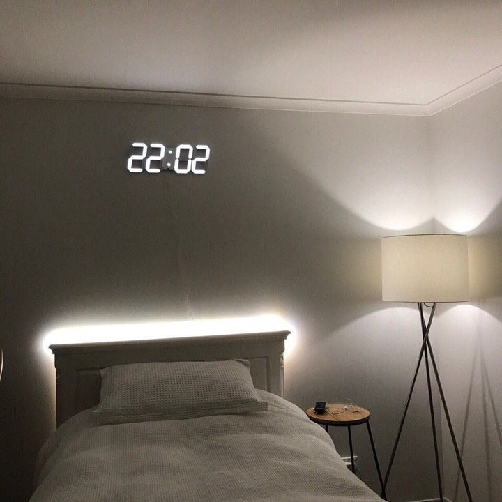 Strakke digitale 3D LED wandklok, dimbaar, verrijkt elk modern interieur.