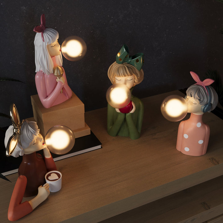 Moderne elegante tafellamp, ambachtelijk vervaardigd voor een unieke sfeervolle verlichting.