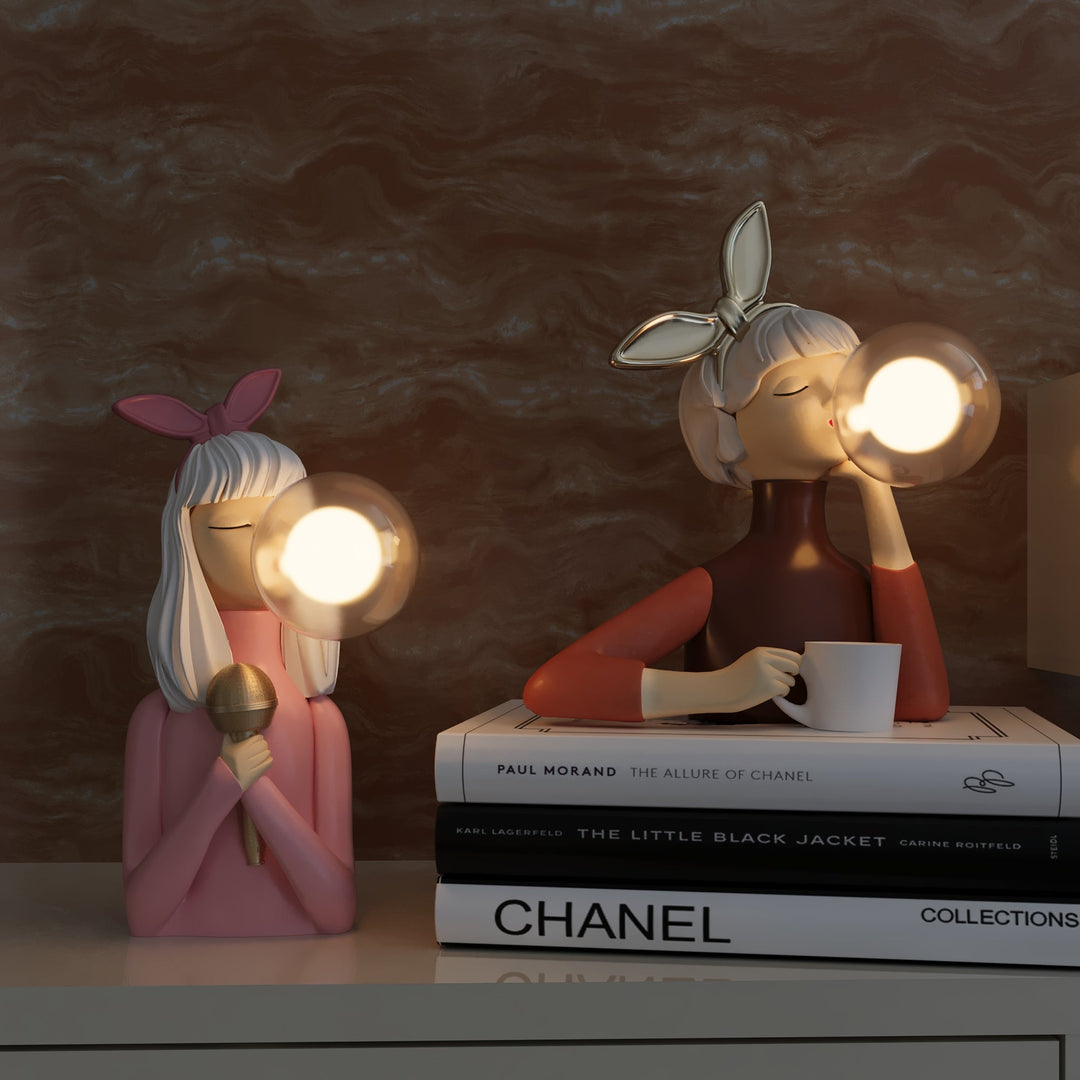 Unieke houten zussenlamp met energiezuinige LED verlichting, een charmant cadeau voor elk huis.