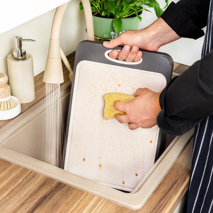 Roestvrijstalen snijplank voor koken; hygiënisch snijvlak, makkelijk vaatwasserbestendig te reinigen.