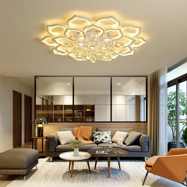 Elegante kristallen lotuslamp voor het plafond, creëert een luxe ambiance in de woon- of slaapkamer.