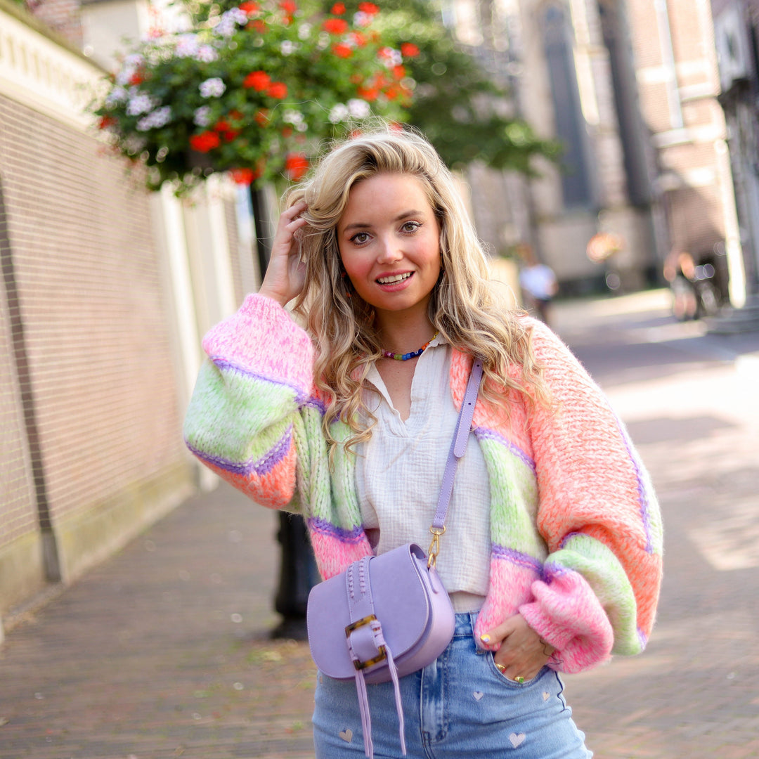 Vrolijk gestreept damesvest Livia, kleurrijk & comfortabel. Ideaal voor een trendy, casual look.