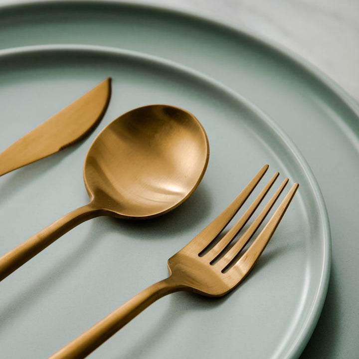 Roségouden bestekset, 24-delig, van roestvrij staal, modern servies als stijlvol cadeau.