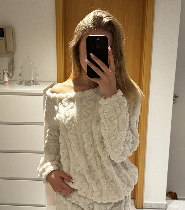 Dames ultrazachte fleece pyjama, perfect voor comfortabele en warme winternachten.