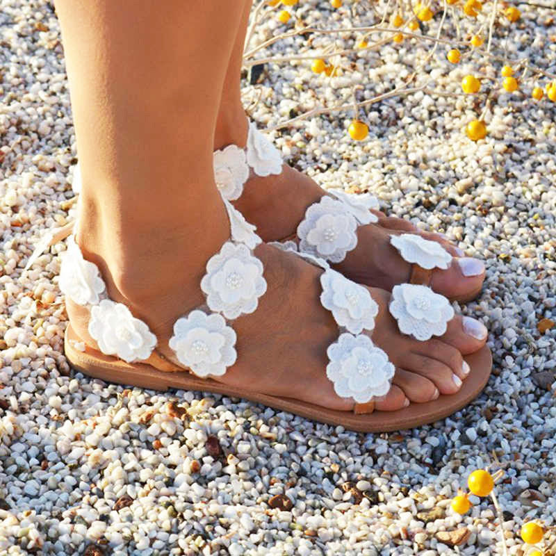 Trendy dames sandalen in Ibiza stijl, comfortabel met zachte zool, essentieel voor je zomercollectie.