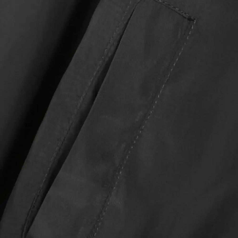 Veelzijdige dames zomerjas, lichtgewicht en winddicht, ideaal voor casual en elegante outfits.