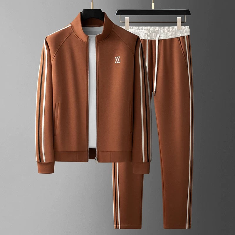 Comfortabel heren athleisure trainingspak met zachte stof, ideaal voor loungewear of lichte trainingen.
