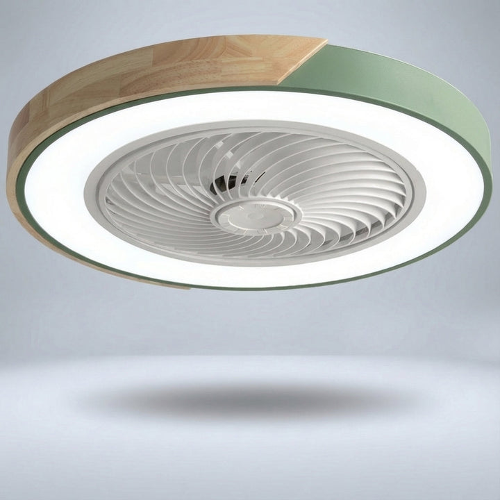 Stille plafondventilator met LED, zorgt voor comfortabele verkoeling zonder storend geluid in huis.