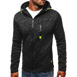 Heren fleece vest met praktische capuchon, biedt extra warmte. Onmisbaar voor koude buitenactiviteiten en relaxen.