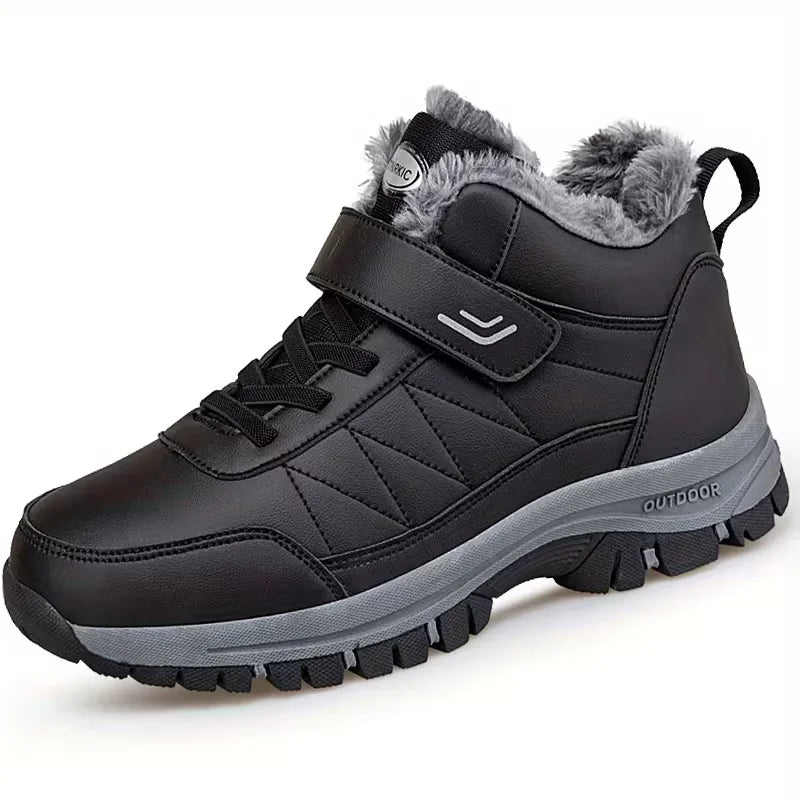 Zwarte Chloe dameslaars: comfortabele, geïsoleerde enkellaars ideaal als outdoor wandelschoen voor winterse dagen.