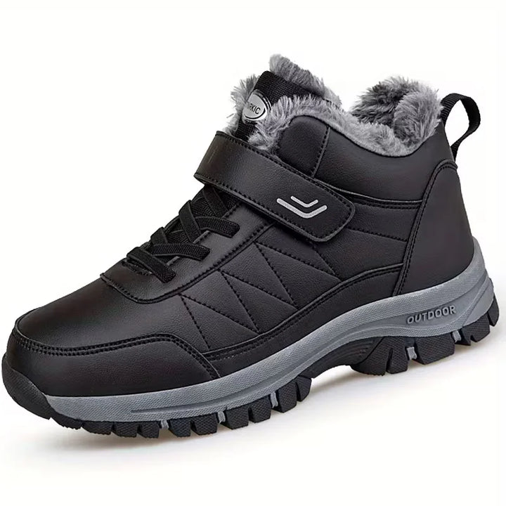 Zwarte Chloe dameslaars: comfortabele, geïsoleerde enkellaars ideaal als outdoor wandelschoen voor winterse dagen.