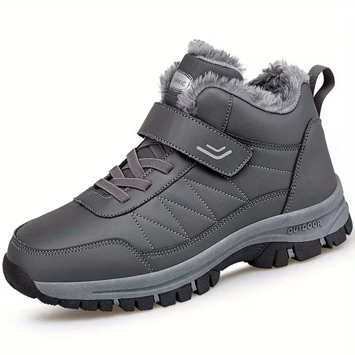 Grijze Chloe dames winterschoenen: geïsoleerde, antislip outdoor enkellaars voor warmte en comfort tijdens koude dagen.