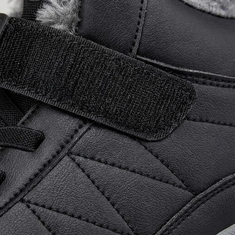 Grijze geïsoleerde dames enkellaarzen van Chloe, ideaal voor comfortabele, warme winterse outdoor avonturen.