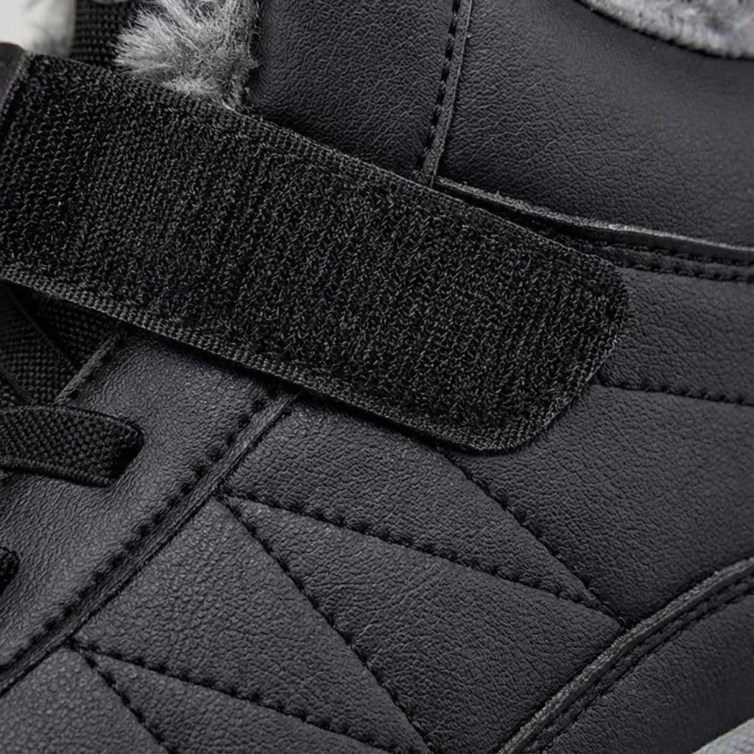 Grijze geïsoleerde dames enkellaarzen van Chloe, ideaal voor comfortabele, warme winterse outdoor avonturen.