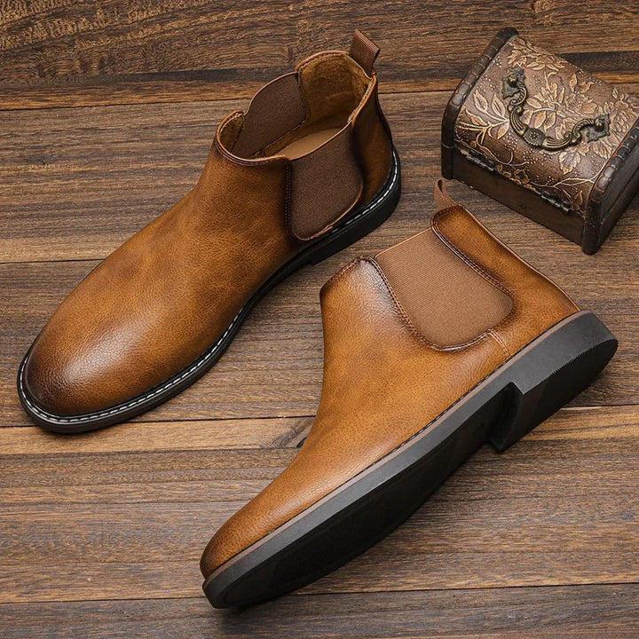 Elegante zwarte heren Chelsea laarzen, robuuste boots geschikt voor dagelijks gebruik.