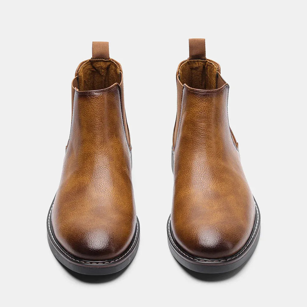 Veelzijdige bruine heren Chelsea laarzen, stijlvolle schoenen voor zowel werk als vrije tijd.