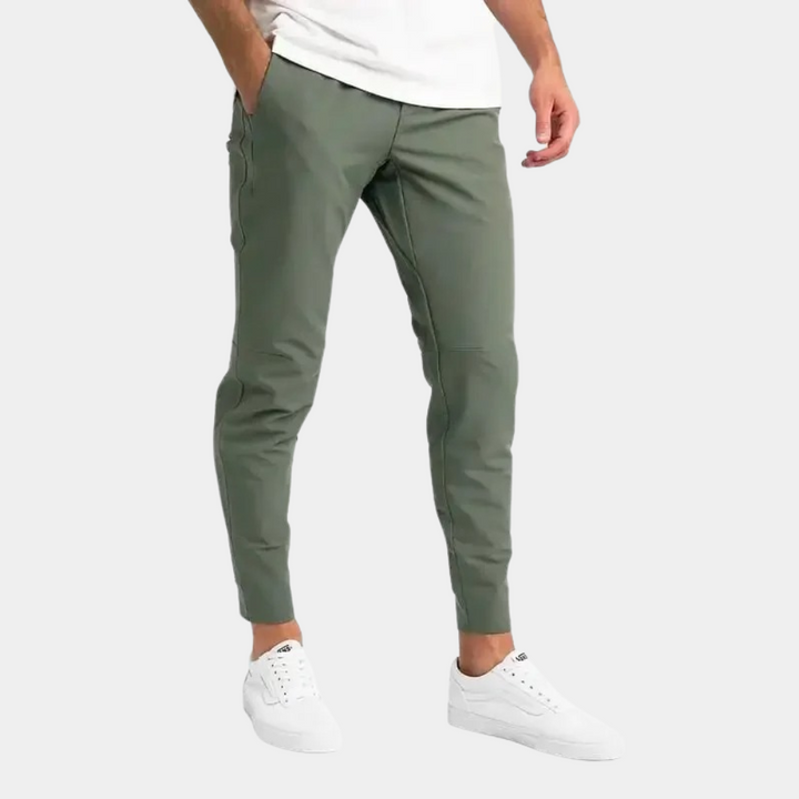 Stijlvolle slimfit heren stretchbroek met moderne pasvorm. Perfect als casualbroek of reisbroek.