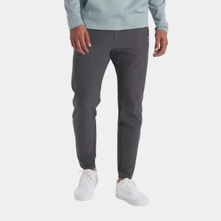 Veelzijdige heren stretchbroek, comfortabel en duurzaam. Geschikt als reisbroek en buitenkleding.