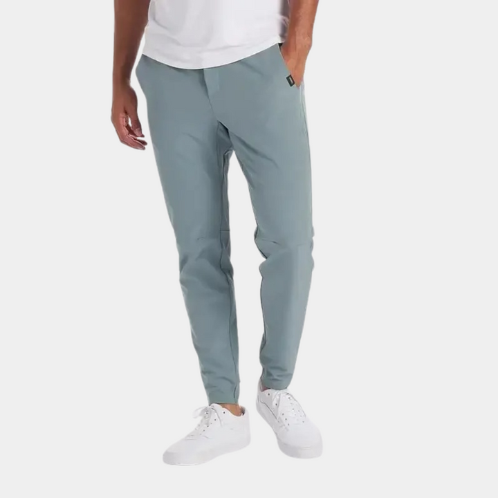 Winddichte, waterafstotende heren stretchbroek. Ideaal voor reizen en dagelijks comfort.