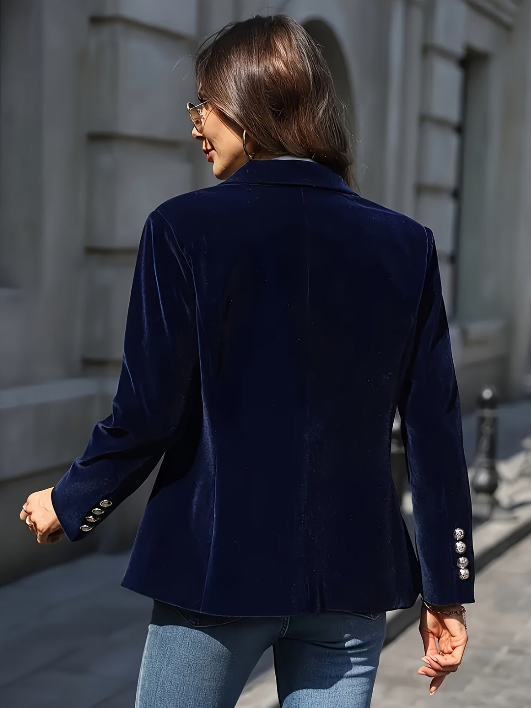 Getailleerde dames blazer met enkele knoopsluiting in donkerrood, blauw of zwart, voor een chique uitstraling.