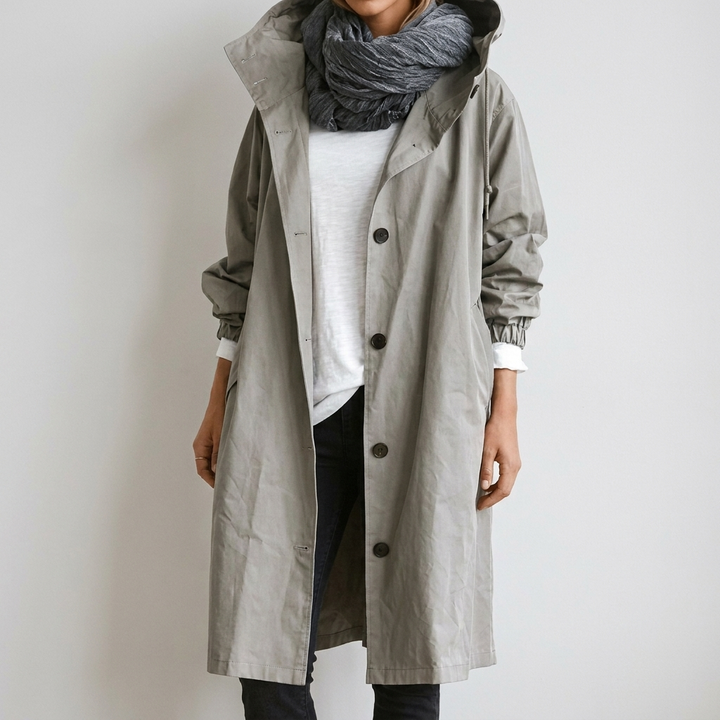 Stijlvolle dames regenjas met capuchon, waterdicht & lichtgewicht. Perfecte buitenkleding.