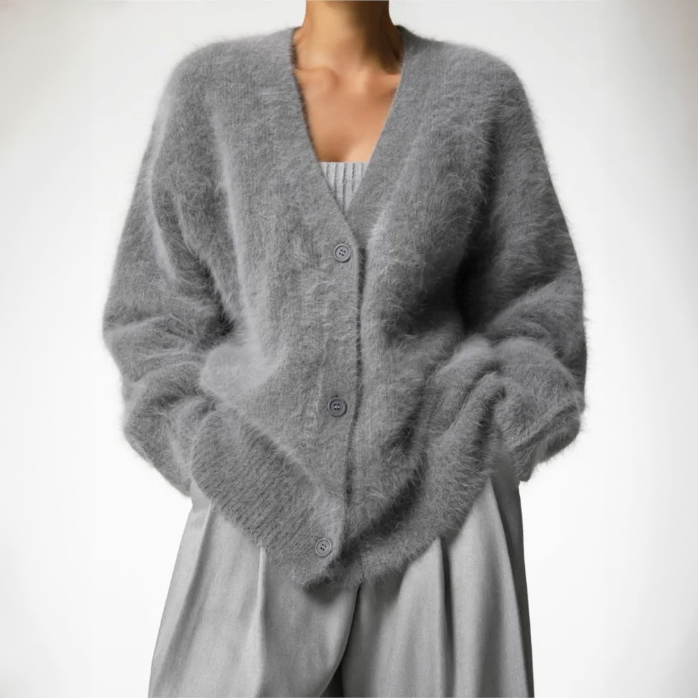 Dames cardigan, gebreid en warm. Ideaal voor comfortabele herfst- en winterdagen. Zacht en stijlvol.