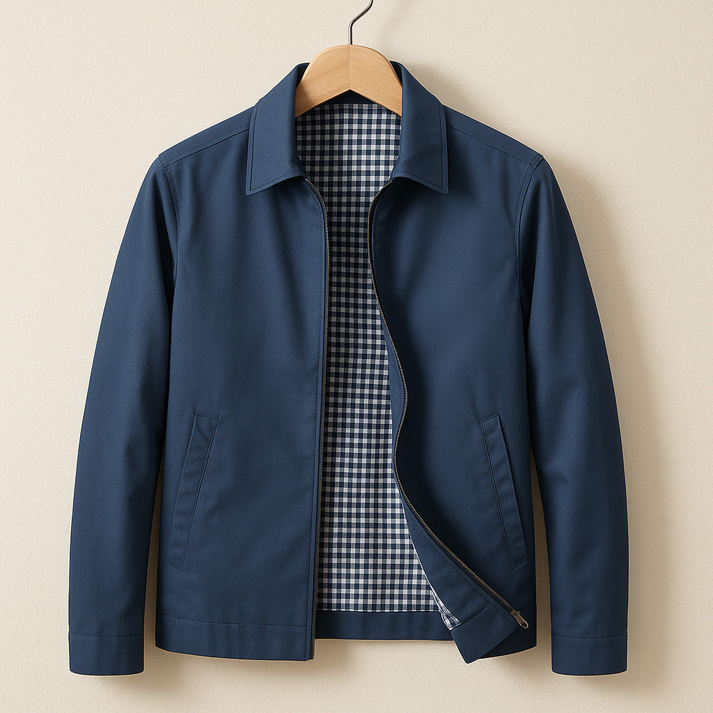 Modieuze heren tussenjas met rits; perfect voor smart casual outfits in het voorjaar en najaar.