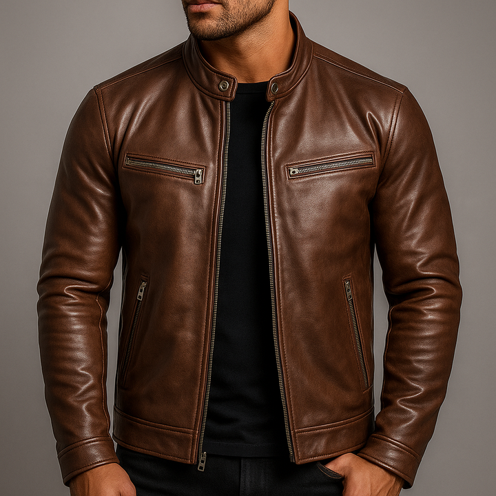 Zwarte slim fit herenjas met kenmerkende biker details, voor een stoere en tijdloze casual look. Trendy.