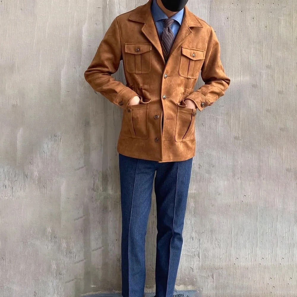 Herenjas met klassieke kraag en praktische klepzakken, ideaal als button-front overshirt voor heren.