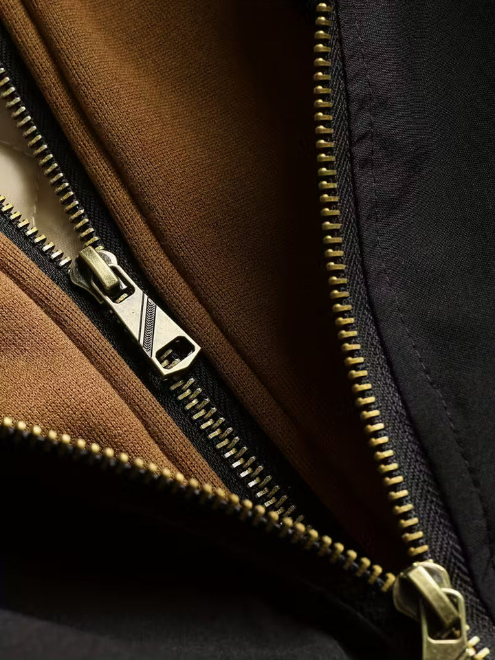 Polyester heren parka met ruitpatroon en capuchon. Duurzame gewatteerde jas voor herfst en winter. Bovenkleding.