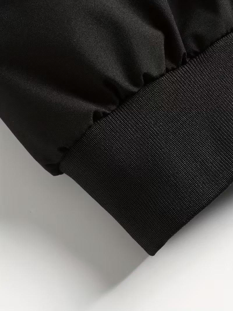 Vooraanzicht heren parka met ruitpatroon en warme capuchon. Casual gewatteerde winter- en herfstjas.