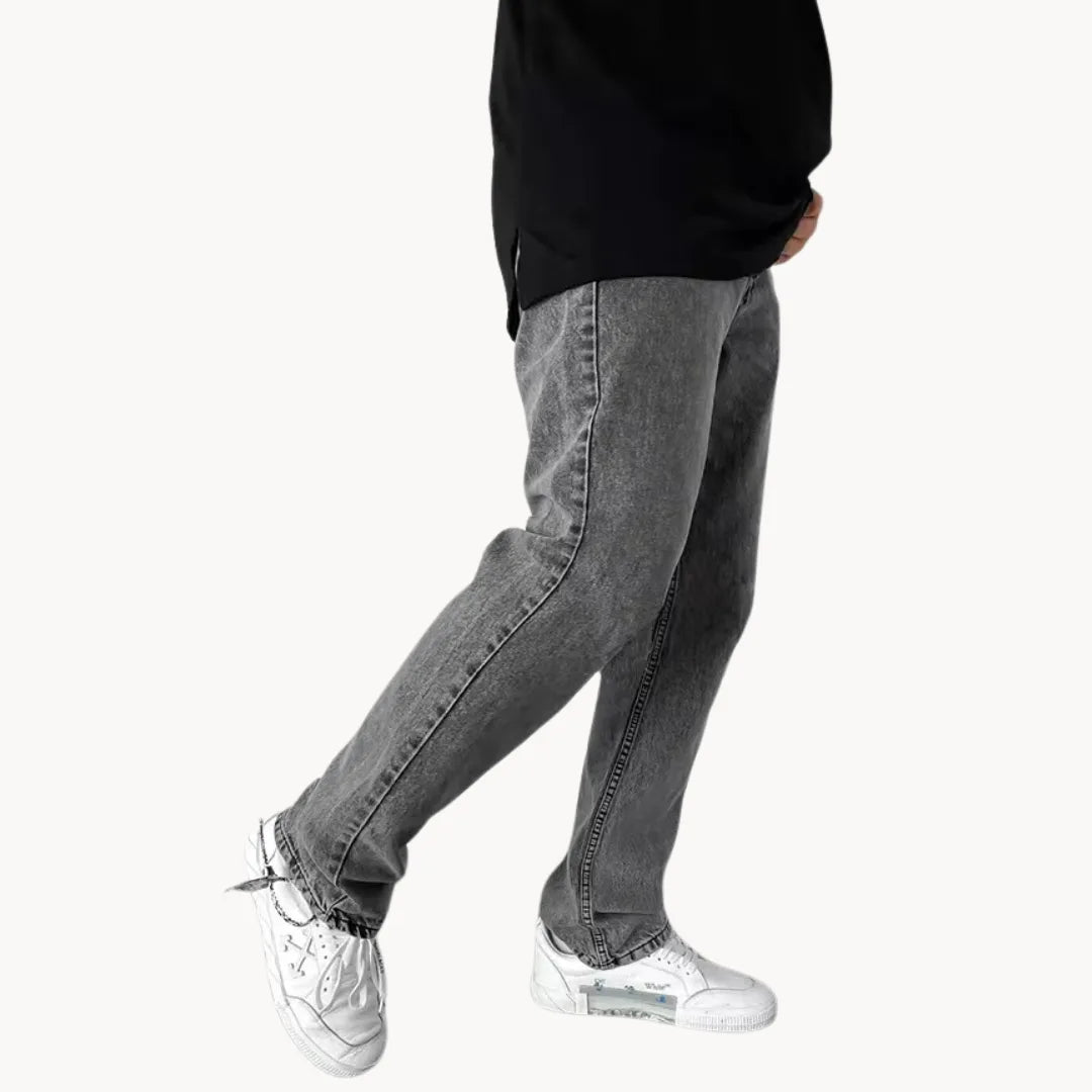 Deze straight fit herenjeans combineert comfort en stijl. Een veelzijdige casual broek voor elke man.