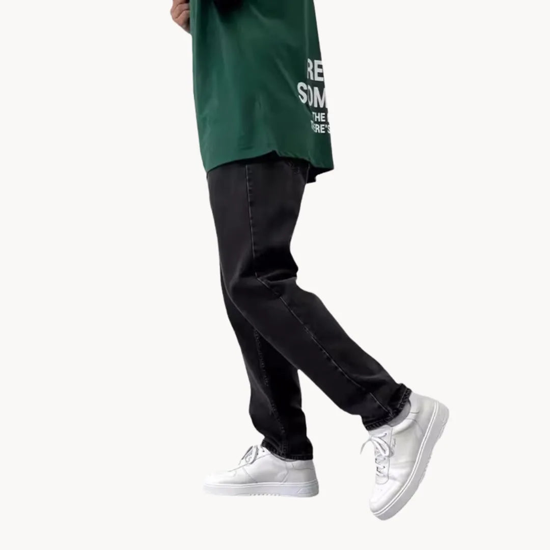 Stijlvolle straight fit herenjeans. Ideaal voor een moderne herenmode outfit met comfortabele pasvorm.