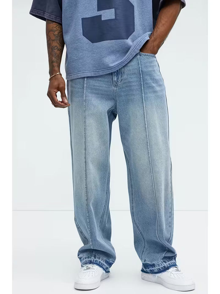 Heren loose straight-leg jeans met hoge taille. Comfortabele blauwe spijkerbroek voor een relaxte, modieuze look.