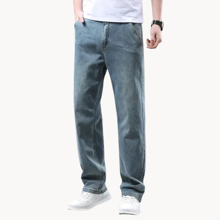 Casual heren jeans van duurzaam denim, rechte pasvorm, perfect voor dagelijkse stijl en comfort.