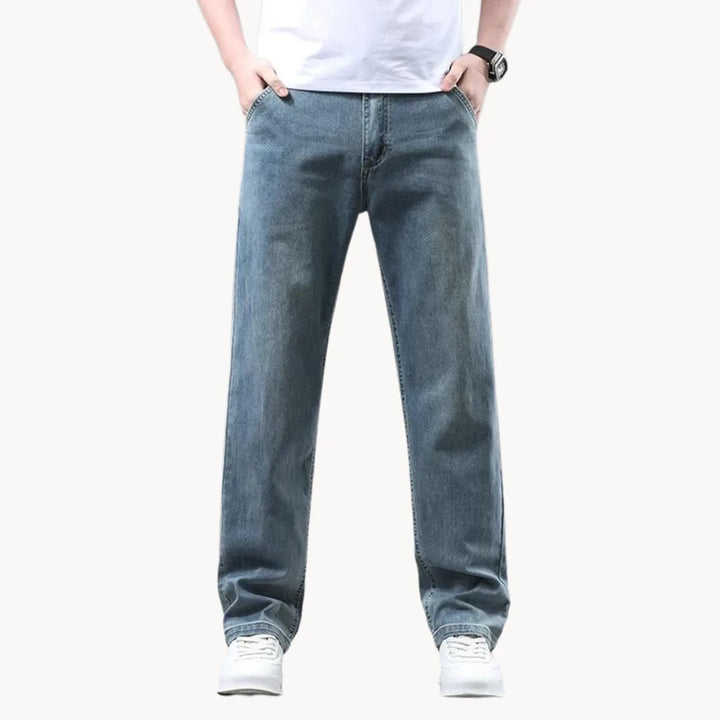 Veelzijdige heren denim jeans met rechte pasvorm, een essentieel kledingstuk voor elke garderobe.