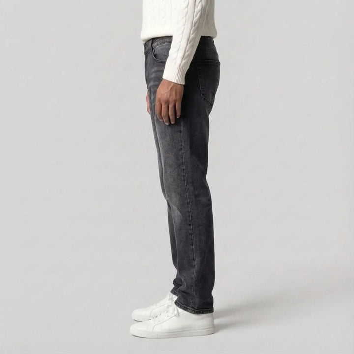 Donkergrijze herenjeans, straight leg, regular fit. Klassieke broek, comfortabel en stijlvol.