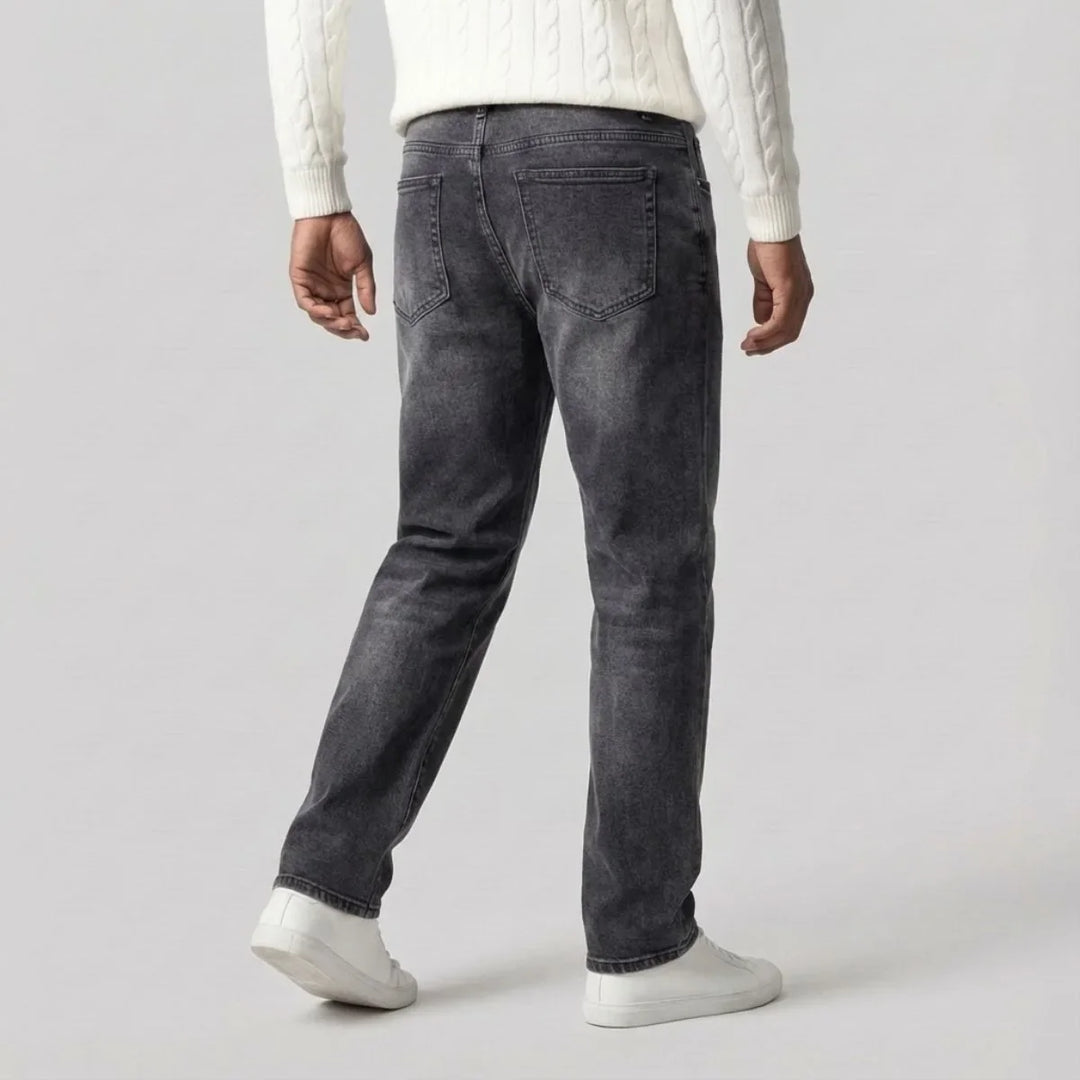 Veelzijdige herenjeans straight leg, regular fit. Geschikt voor diverse casual en semi-formele looks.