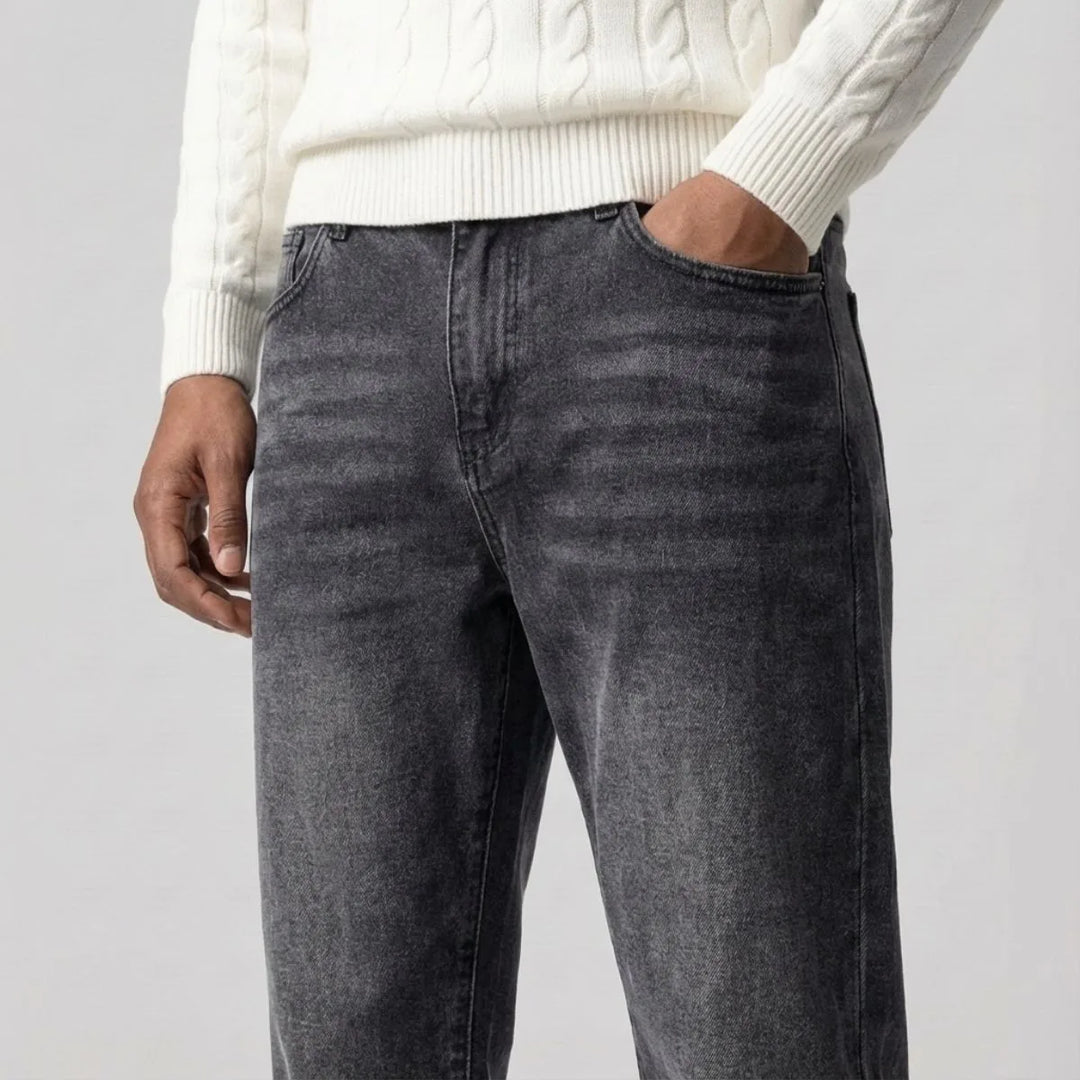 Comfortabele straight leg herenjeans, regular fit. Duurzame broek voor dagelijks gebruik en een relaxte stijl.