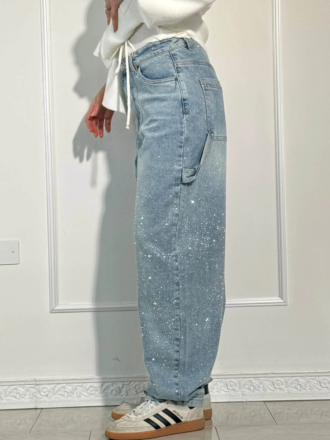 Dames denim jeans met wijde pijpen en sprankelende rhinestone details, ideaal voor een avondje uit.