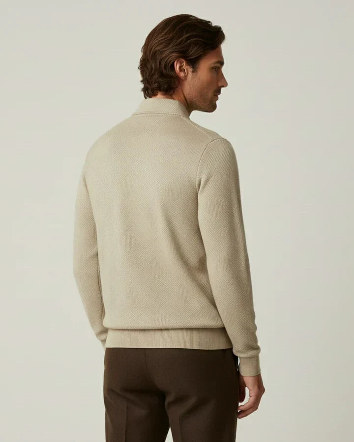 Polokraag en halve ritssluiting van deze stijlvolle heren pullover, veelzijdig design.