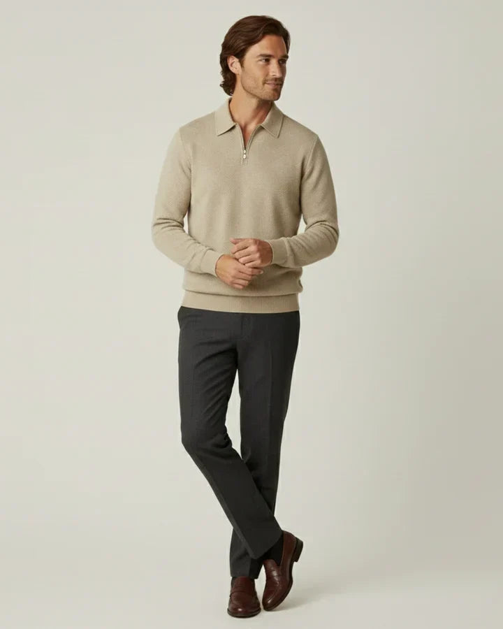 Hoogwaardige halve ritssluiting op de casual-elegante heren pullover met polokraag.