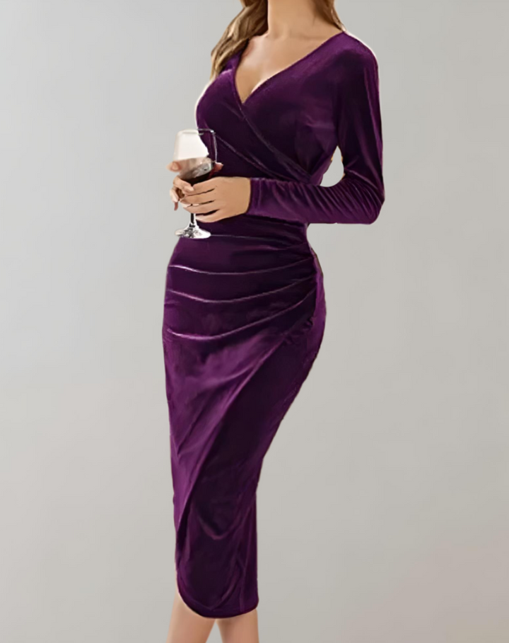 Stijlvolle nieuwe collectie fluwelen bodycon jurk met lange mouwen, ideaal als avond- of winterjurk.