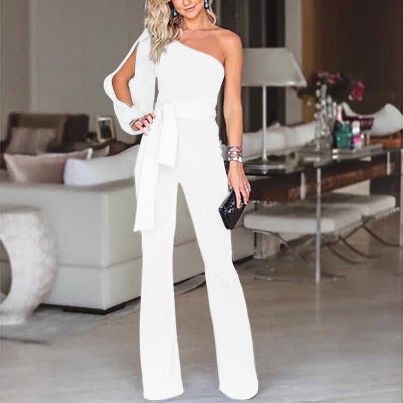 Flatterende one-shoulder dames jumpsuit met wijde pijpen. Comfortabele en stijlvolle feestoutfit.