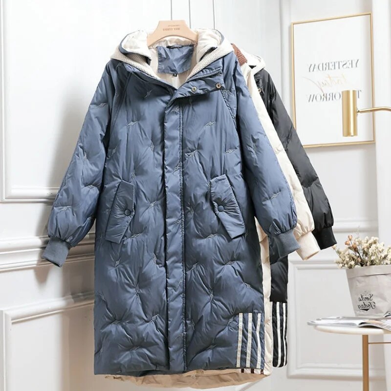 Dames winterjas, lange pasvorm, gevoerd en warm. Een modieuze en comfortabele keuze voor de winter.