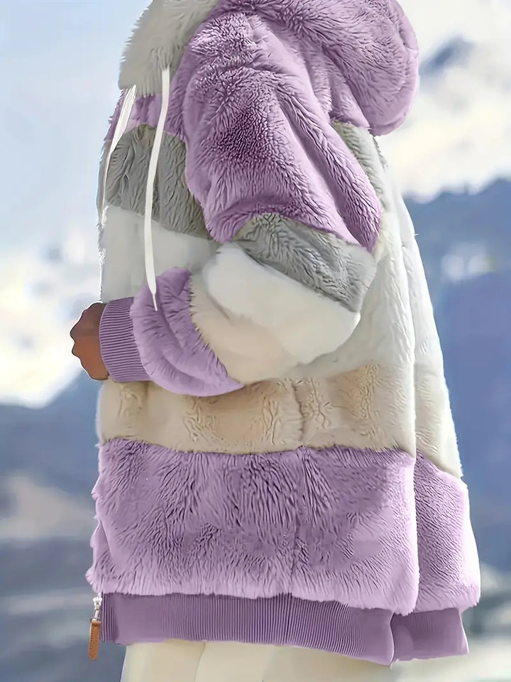 Trendy zwarte damesjas Layla, mid-lengte met capuchon, casual en veelzijdig in damesmode.
